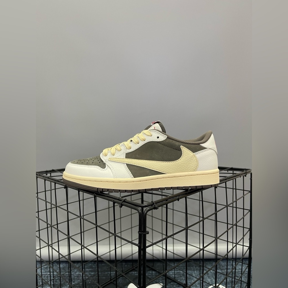 Travis Scott x Air Jordan 1 Retro Low OG 'Reverse Mocha' - Picture 3 of 9